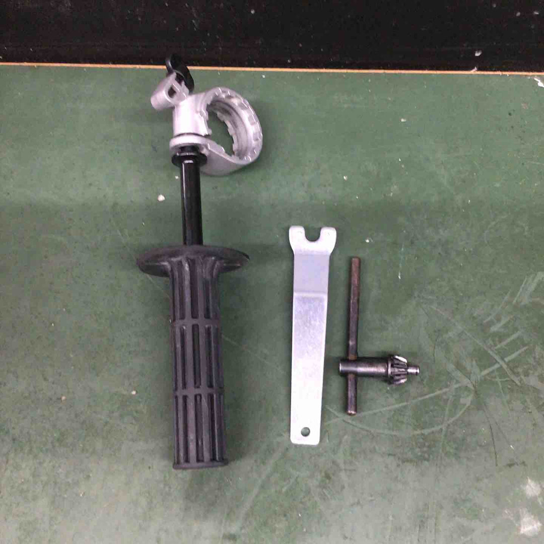◇マキタ(makita) ダイヤコア震動ドリル 120mm 8406C【戸田店】