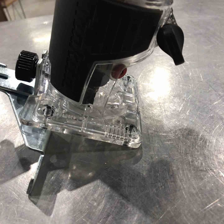 ★マキタ(makita) コードレストリマ RT001GZ【川口店】