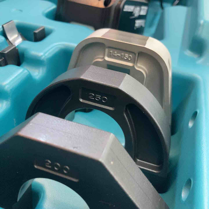 ★マキタ(makita) コードレス圧着機 TC300DRG【八潮店】