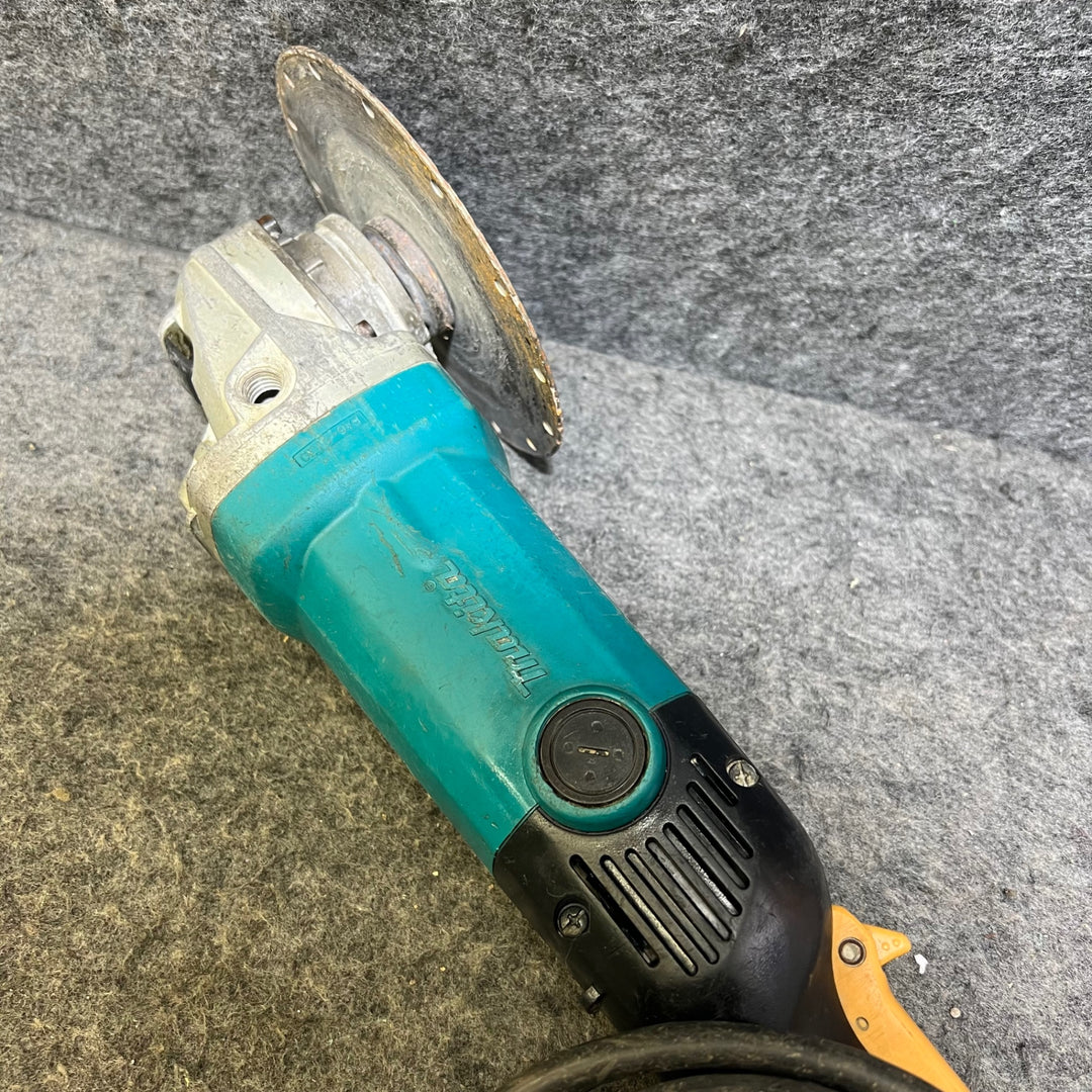 ☆マキタ(makita) 180mm電子ディスクグラインダ GA7011C【桶川店】