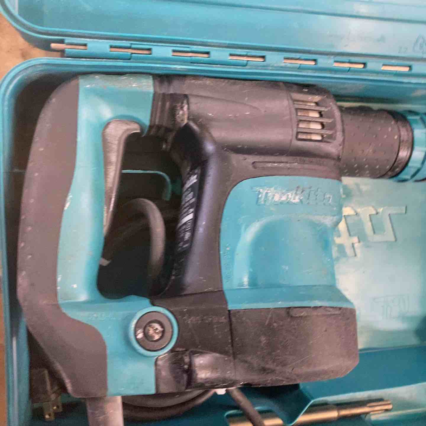 ☆マキタ(makita) 電動ケレン スタンダードタイプ HK1820【町田店