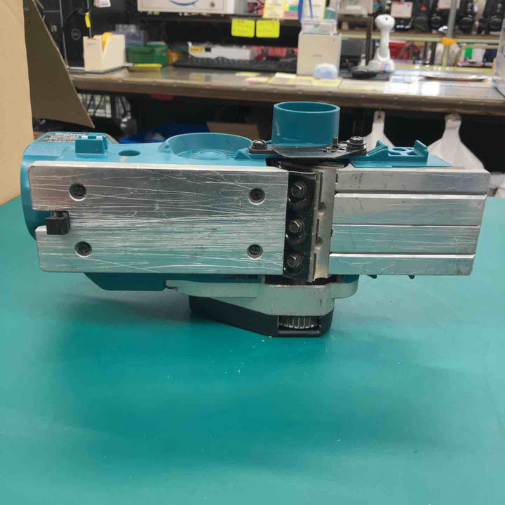 ★マキタ(makita) 82mmコードレスカンナ KP181DZ　18V対応　本体のみ【戸田店】
