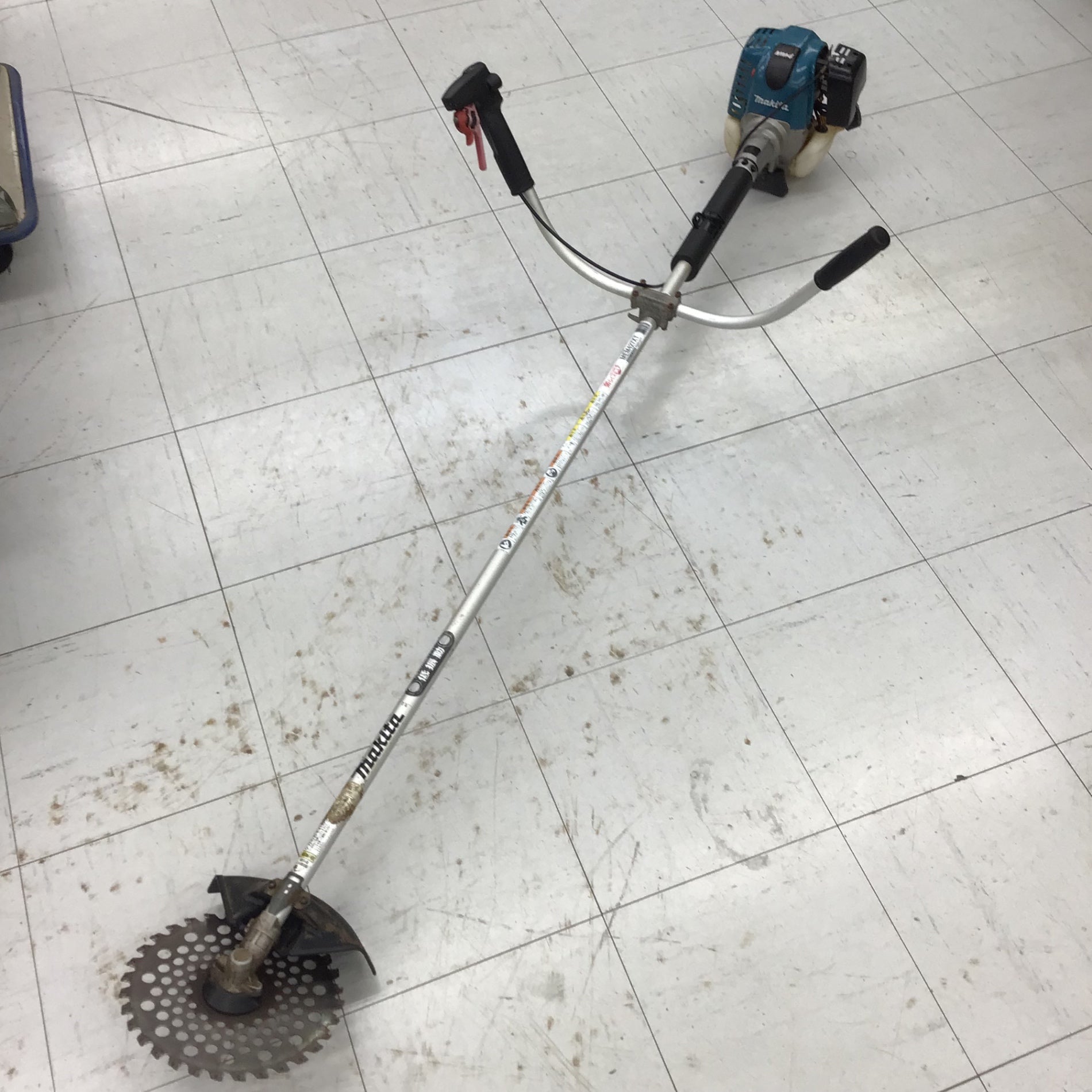 店頭引き取り限定】 ◎メンテ済み◎ マキタ/makita エンジン刈