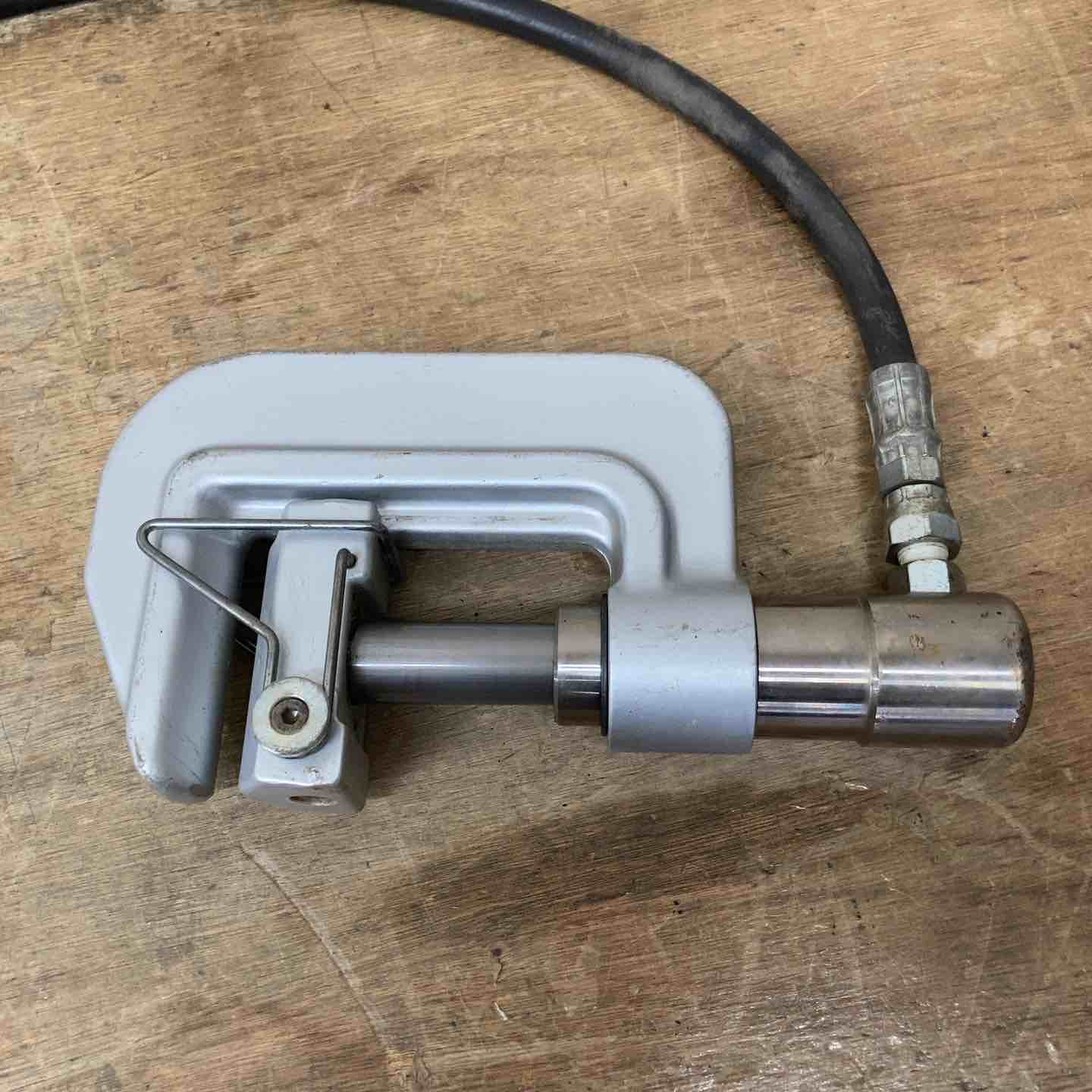 ◇育良精機(IKURA) 手動油圧式パイプ圧着機 IS-30AHS 断水機【柏店