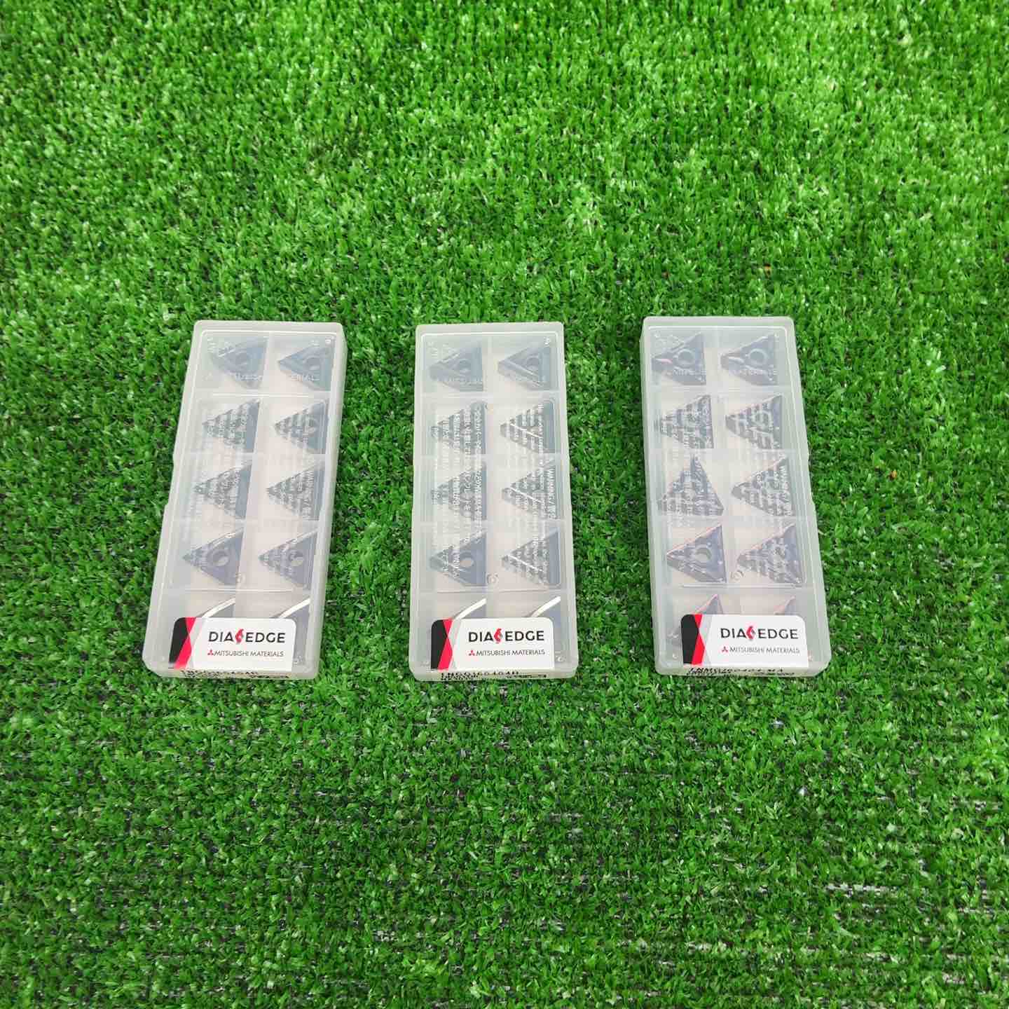 三菱マテリアル 切削用 TNMG160404-MA VP15TF 1箱・TNGG160404R-NX3035 2箱【藤沢店】 三菱マテリアル 切削用 TNMG160404-MA VP15TF 1箱・TNGG160404R-NX3035