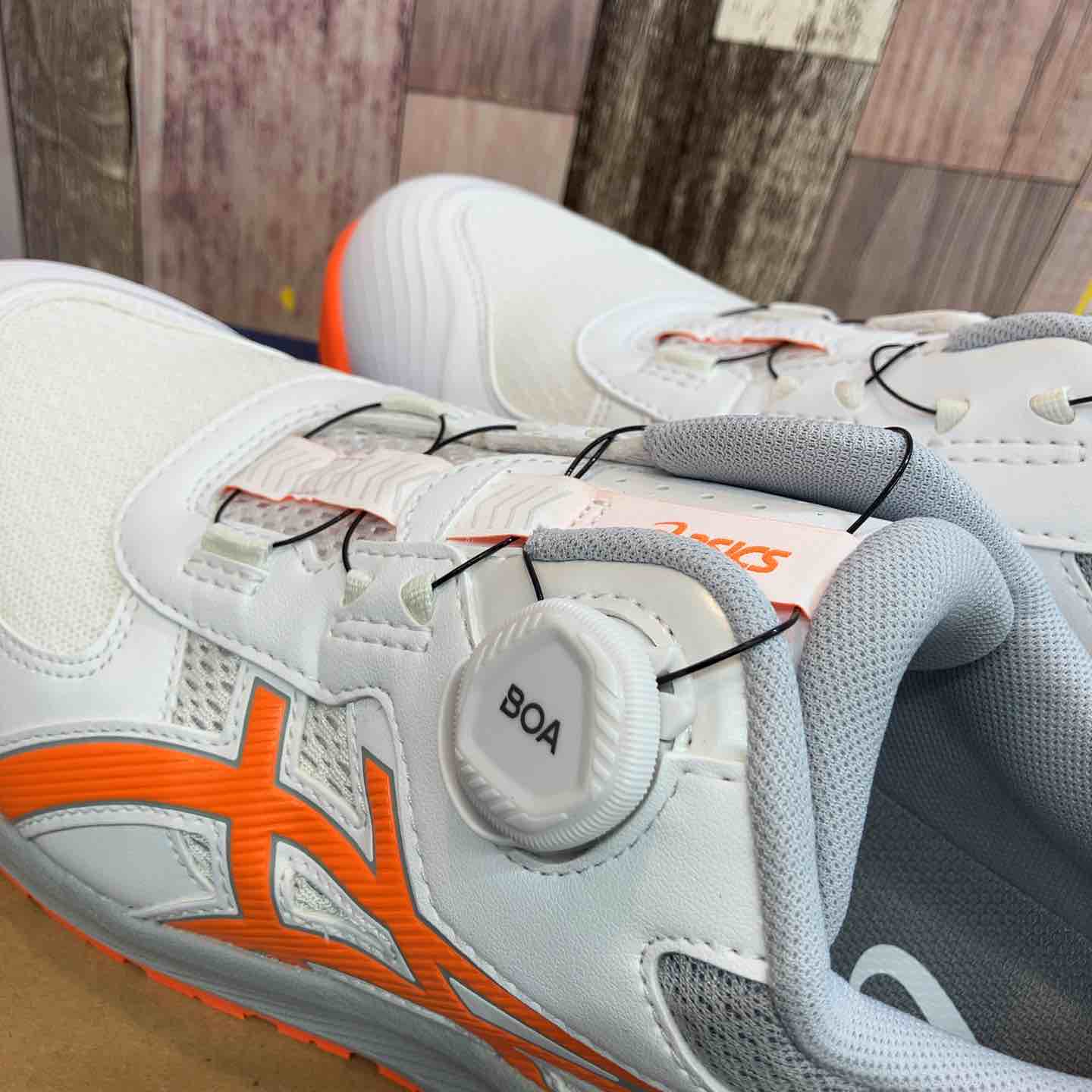 asics ウィンジョブ CP219 BOA ホワイトxショッキングオレンジ