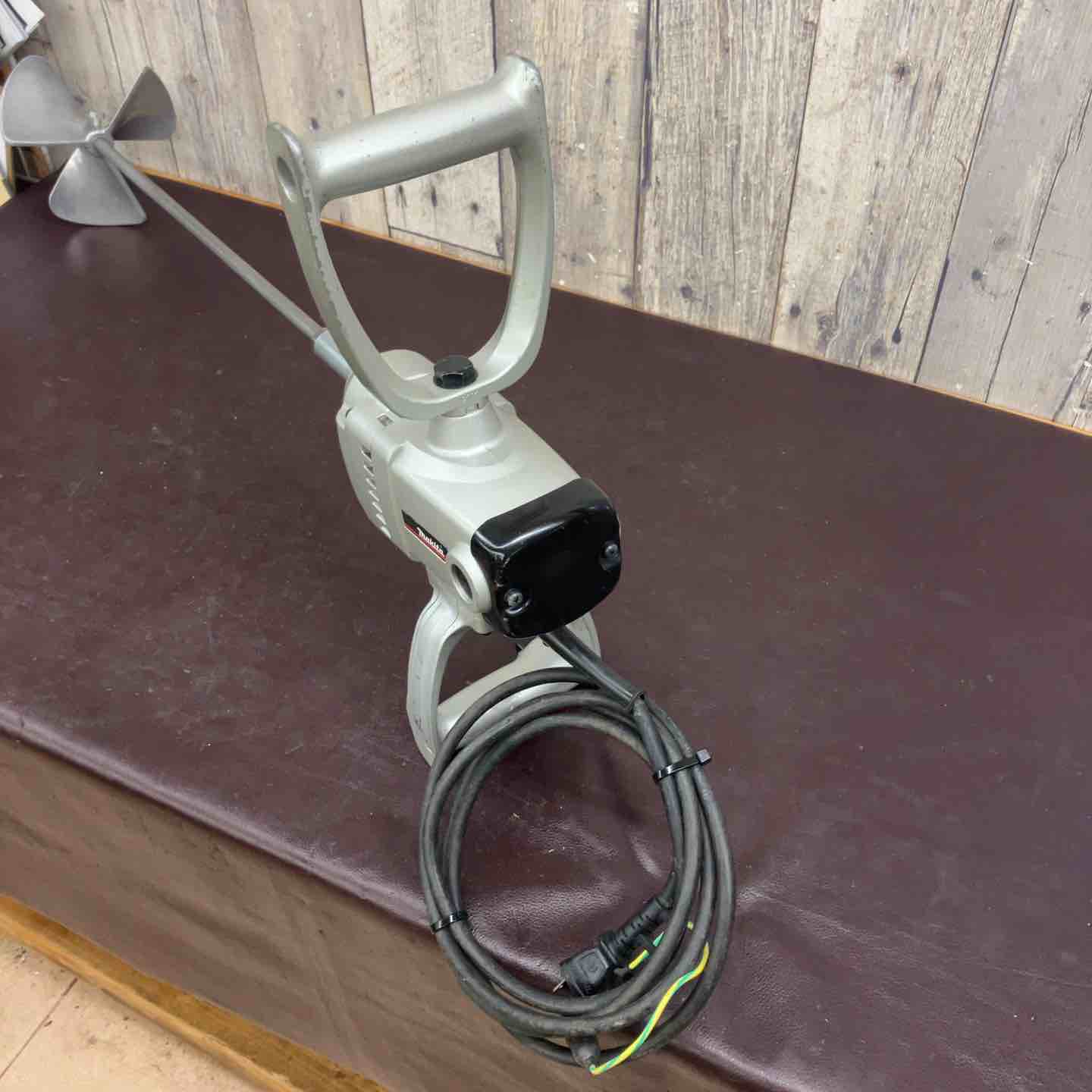 マキタ UT2400 かくはん機【野田愛宕店】【店頭取引限定】【中古】管理番号：ITFYM2818GO6 マキタ（makita） カクハン機 UT2400 : ヒラキショウジ - 通販 - Yahoo