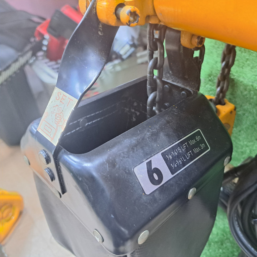 2010年製◇美品◇KITO キトー電動チェーンブロック490kg EF2F-84SG8928 200V チェーン長さ3ｍ トロリ付【草加店】