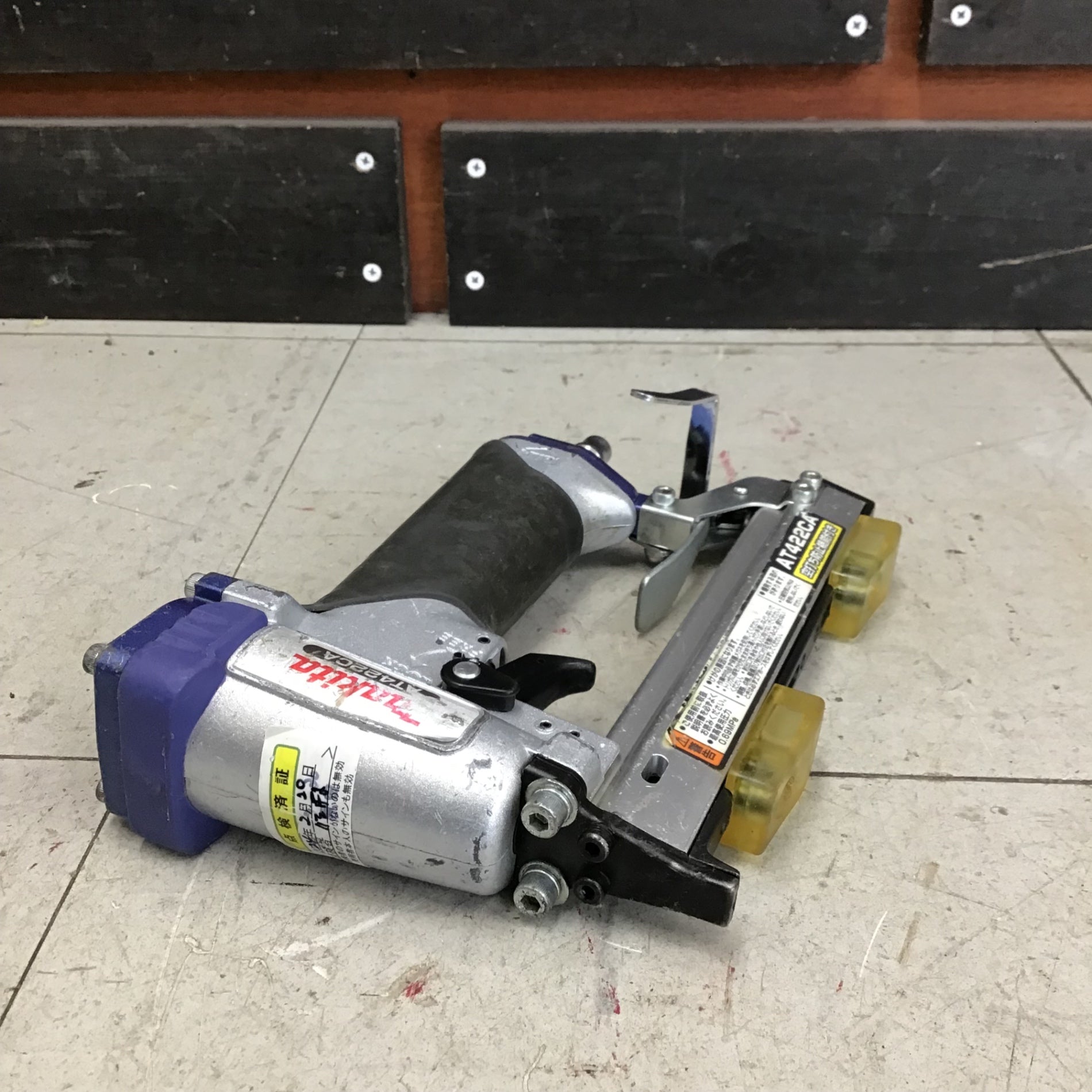 makita マキタ AT422CA タッカ 中古品 【ハンズクラフト宜野湾店】 中古品】 マキタ(makita) 22mm 常圧軽天タッカ AT422CA 【東大和店