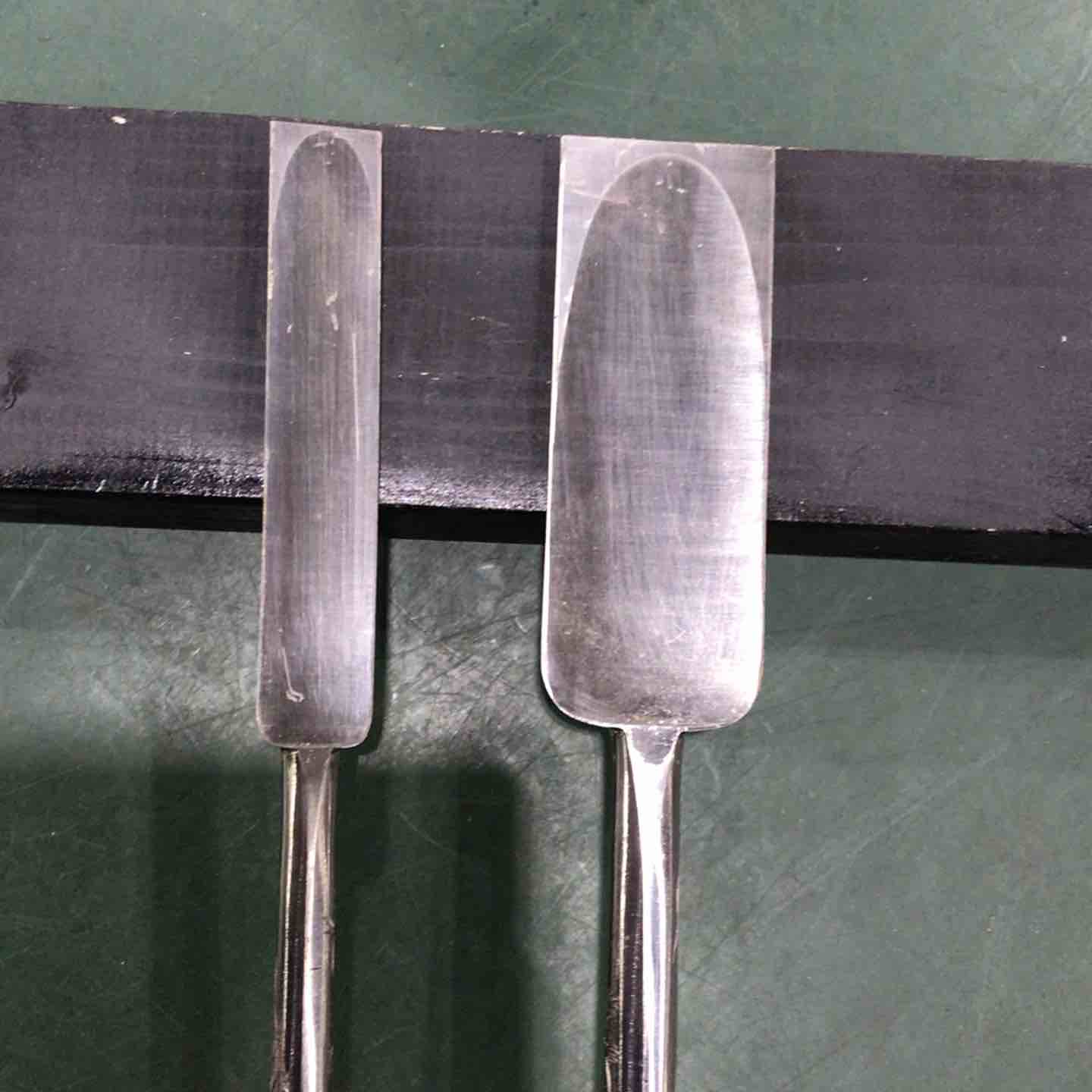 無銘 突き鑿 2本組 龍虎彫り 刃幅約24mm/48mm 桐箱付属【川口店