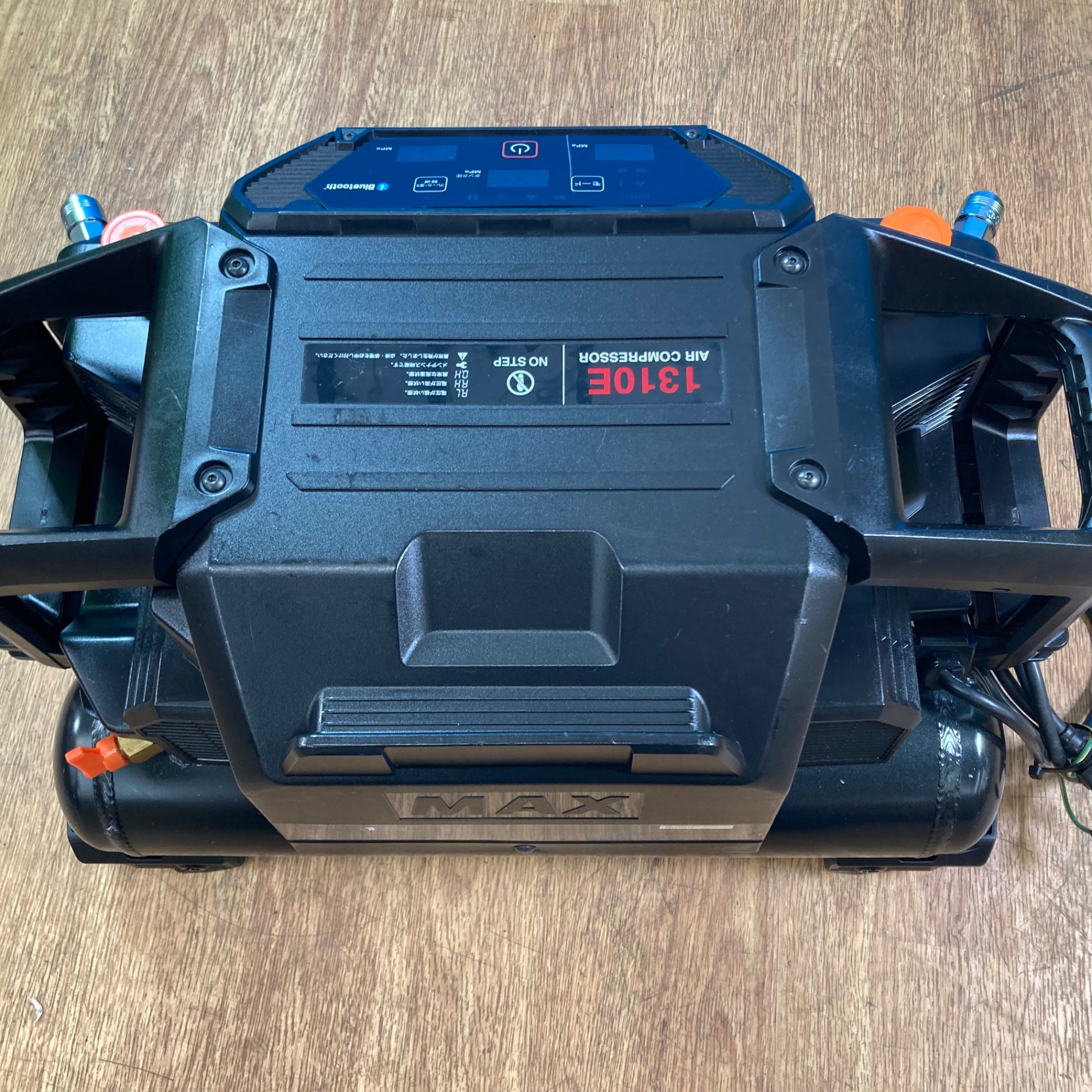 ☆マックス(MAX) エアコンプレッサー AK-HH1310E_ブラック【岩槻店 ☆マックス(MAX) エアコンプレッサー AK-HH1310E_ブラック【岩槻店