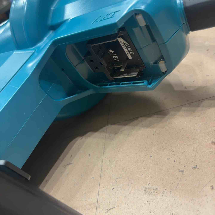 ★マキタ(makita) コードレスブロワ集じん機 MUB187DZ【草加店】