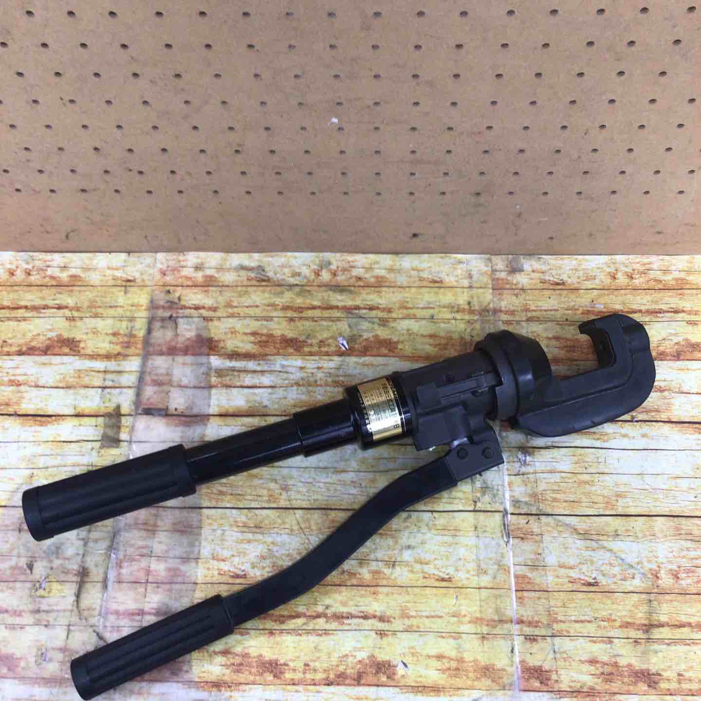 泉精器(IZUMI) 手動油圧式圧着圧縮工具 15号B【川崎店】 – アクト
