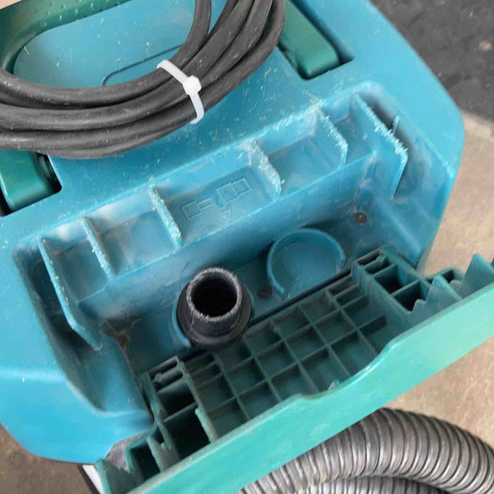 【型式不明】 マキタ(makita) 集じん機(483or484?) 【桶川店】