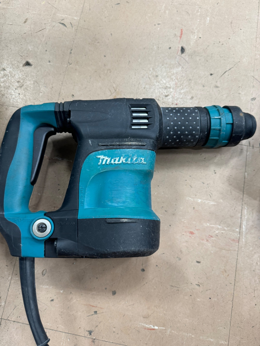 ★マキタ(makita) 電動ケレン スタンダードタイプ HK1820【草加店】