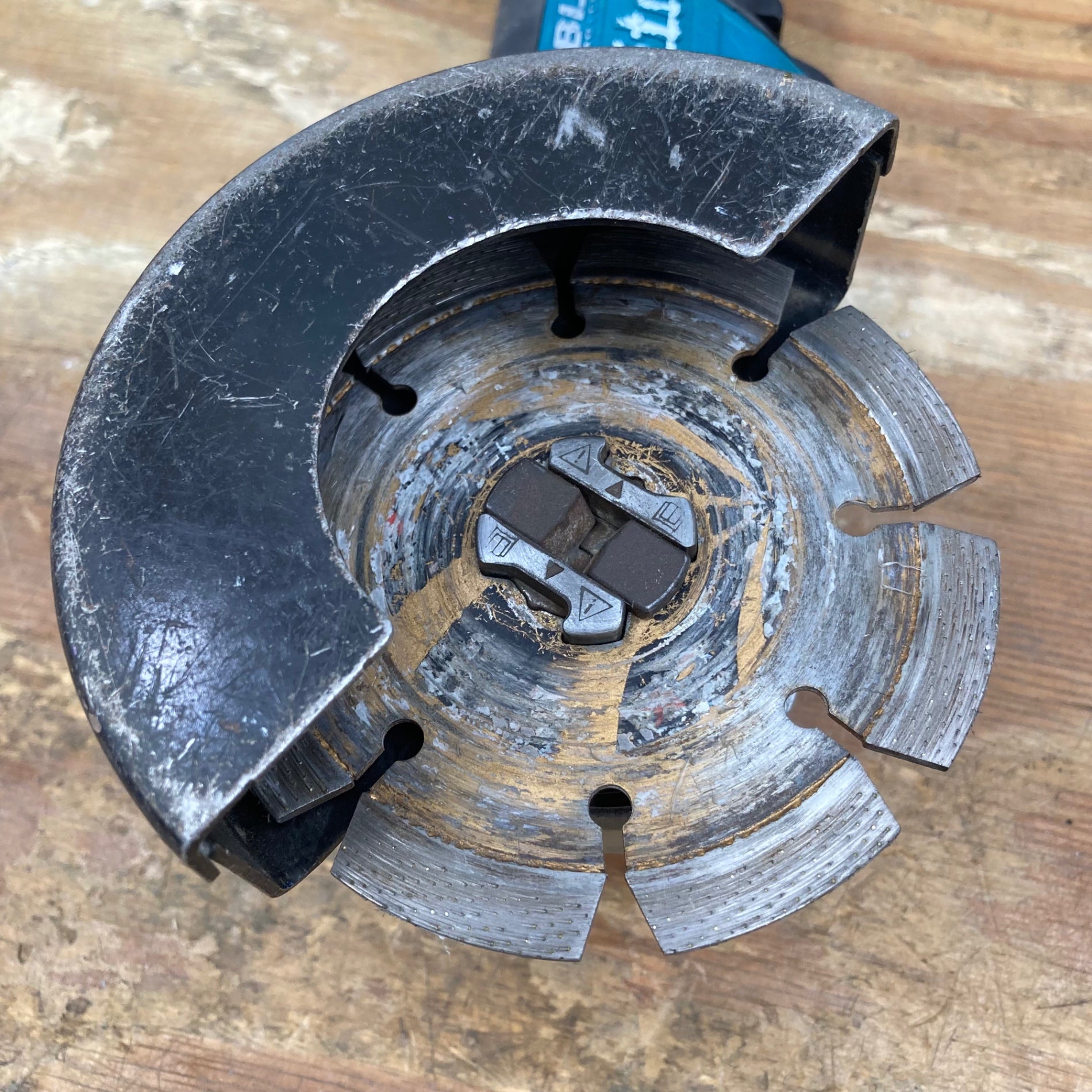 ☆マキタ(makita) 18V 100mmコードレスディスクグラインダ GA420DZ