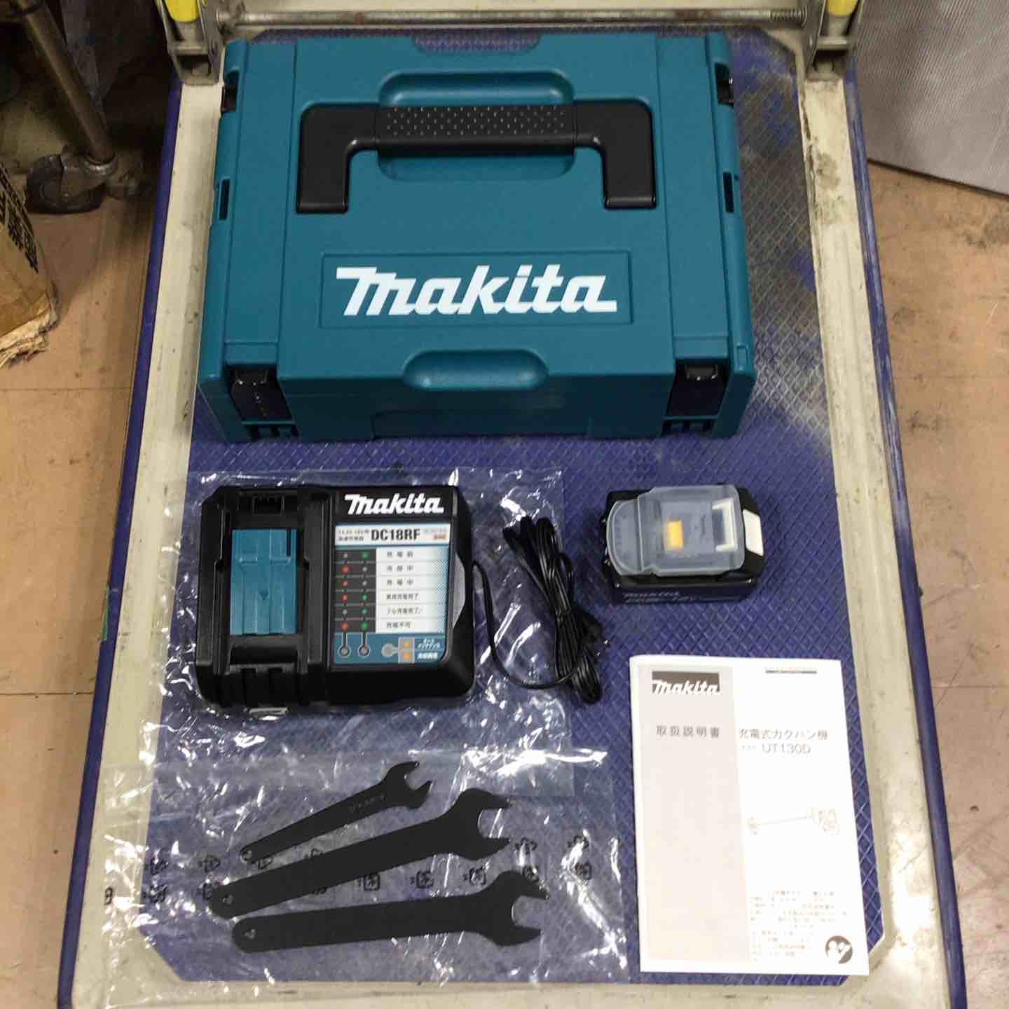 ★マキタ(makita) コードレスかくはん機 UT130DRG【草加店】 ☆マキタ(makita) コードレスかくはん機 UT130DRG【草加店】 – アクト