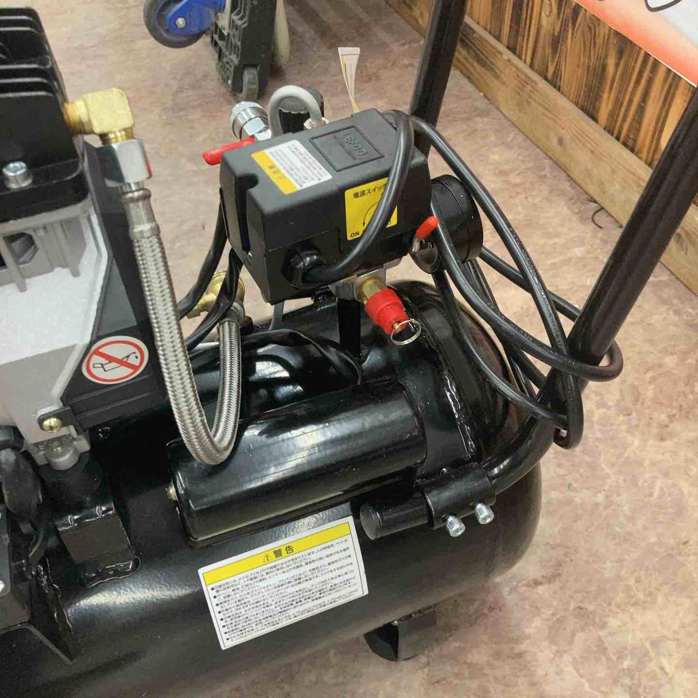 タイトル： 【中古】【動作OK】【店頭引取限定】ASTROPRODUCTS アストロプロダクツ 常圧　エアコンプレッサー AP040951 27,500円（税込） astroproducts_2004000010159