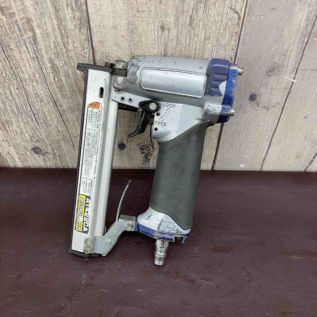 中古品】 マキタ(makita) 22mm 常圧軽天タッカ AT422CA 【東大和店 