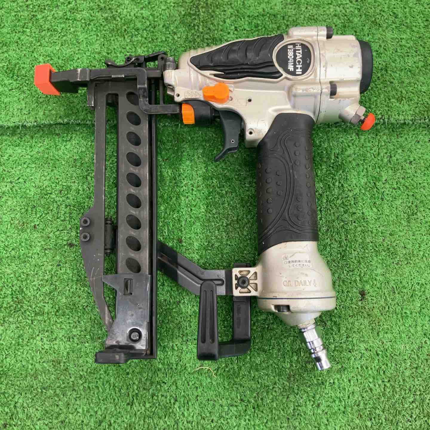 日立(現HiKOKI)　常圧フロア用タッカ　N3804MF【中古品】 HiKOKI（ハイコーキ） HiKOKIハイコーキ常圧フロア用タッカN3804MF