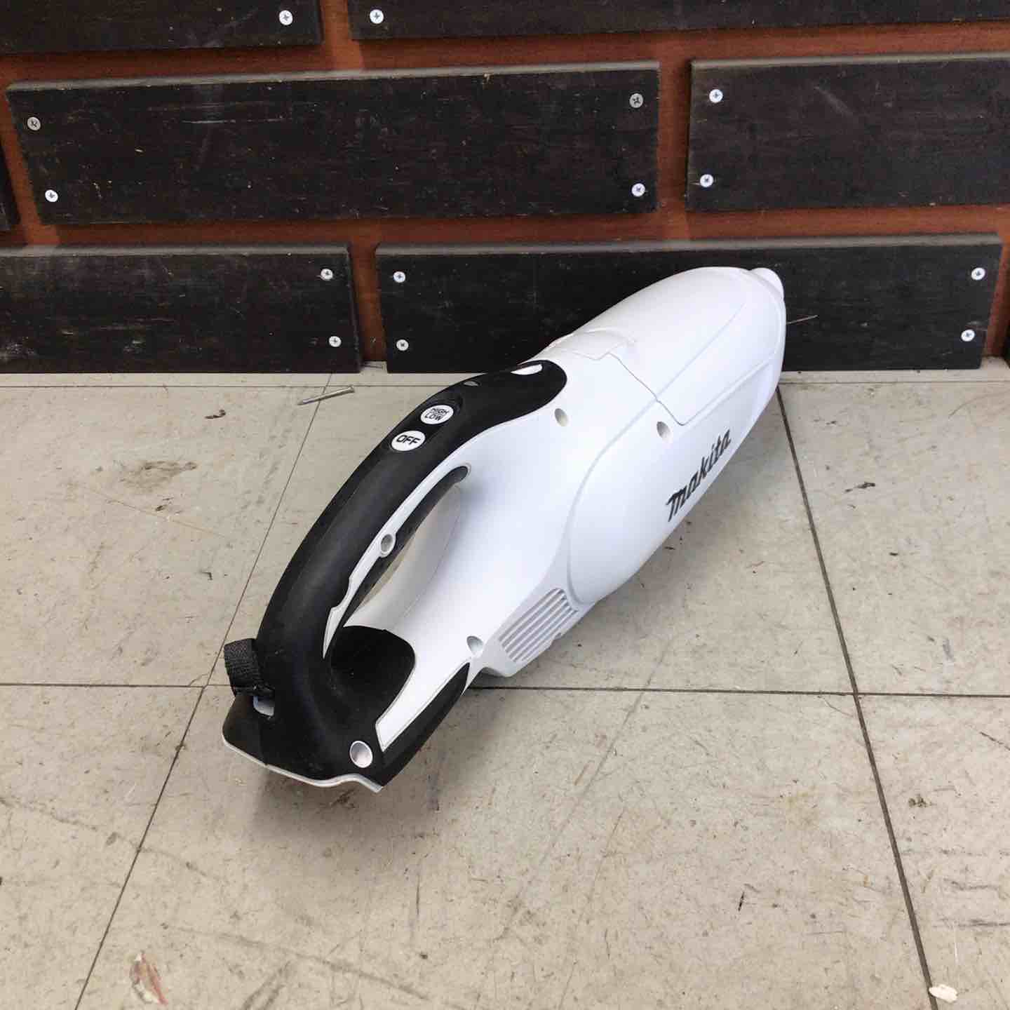 中古品】 マキタ/makita コードレスクリーナ 18V CL182FDZW 【鴻巣店 中古品】 マキタ/makita コードレスクリーナ 18V CL182FDZW 【鴻巣店