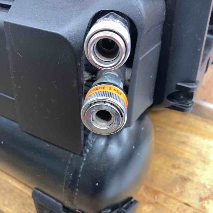 特価！【動作良好】★マックス(MAX) エアコンプレッサー AK-HH1310E_ブラック【所沢店】