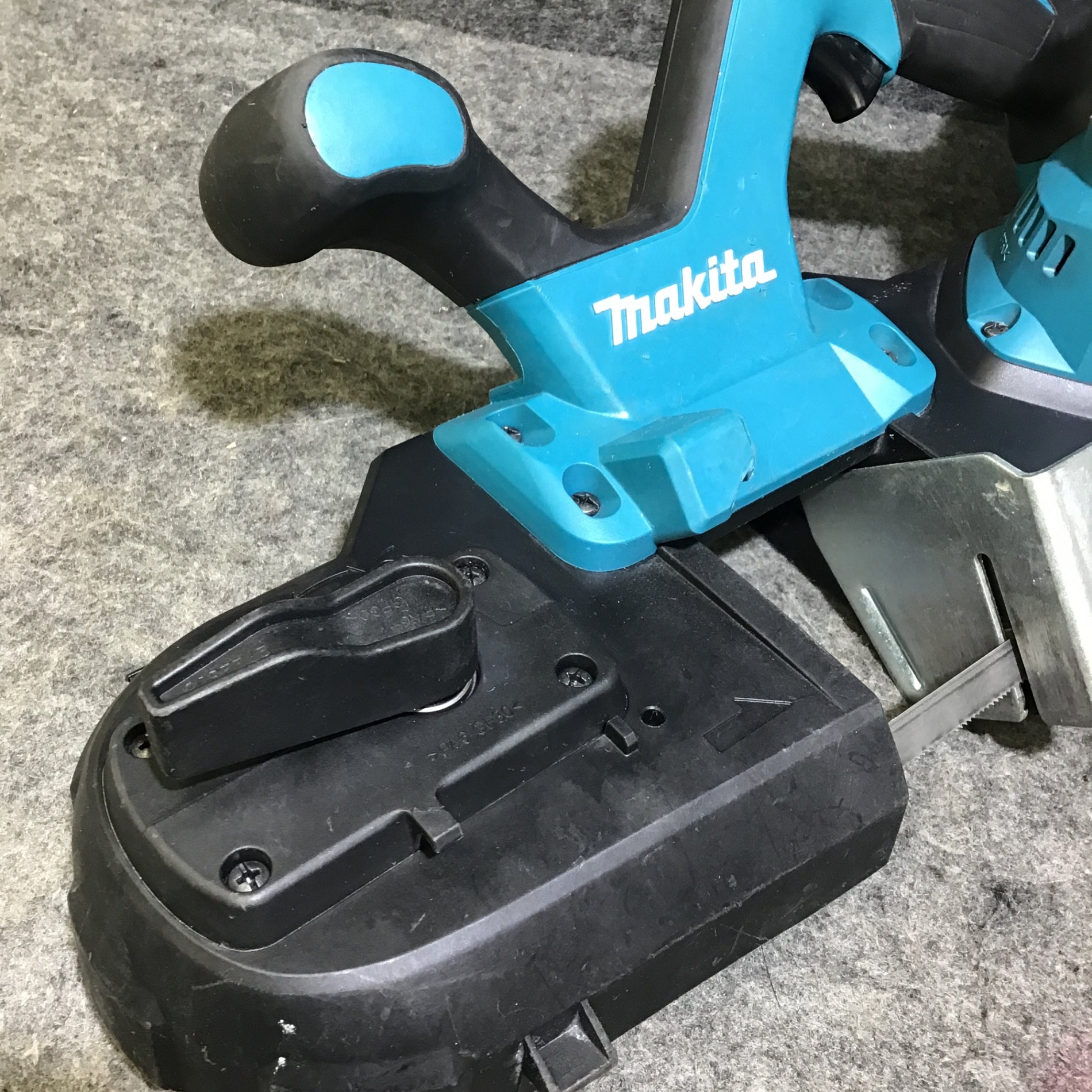中古品】マキタ(makita) コードレスバンドソー PB181DZ 18V 3.0Ah