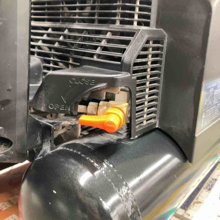 ★マックス(MAX) エアコンプレッサー AK-HH1310E_ブラック 高圧専用 タンク容量：11L【戸田店】
