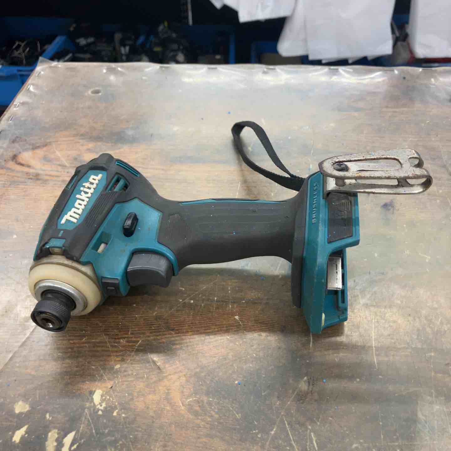 マキタ(makita) TD172DZFY コードレスインパクトドライバー バッテリー付き【市川行徳店】【店頭取引限定】【中古】管理番号：ITKH8PFWP83W ☆マキタ(makita) コードレスインパクトドライバー TD172DZ【戸田店
