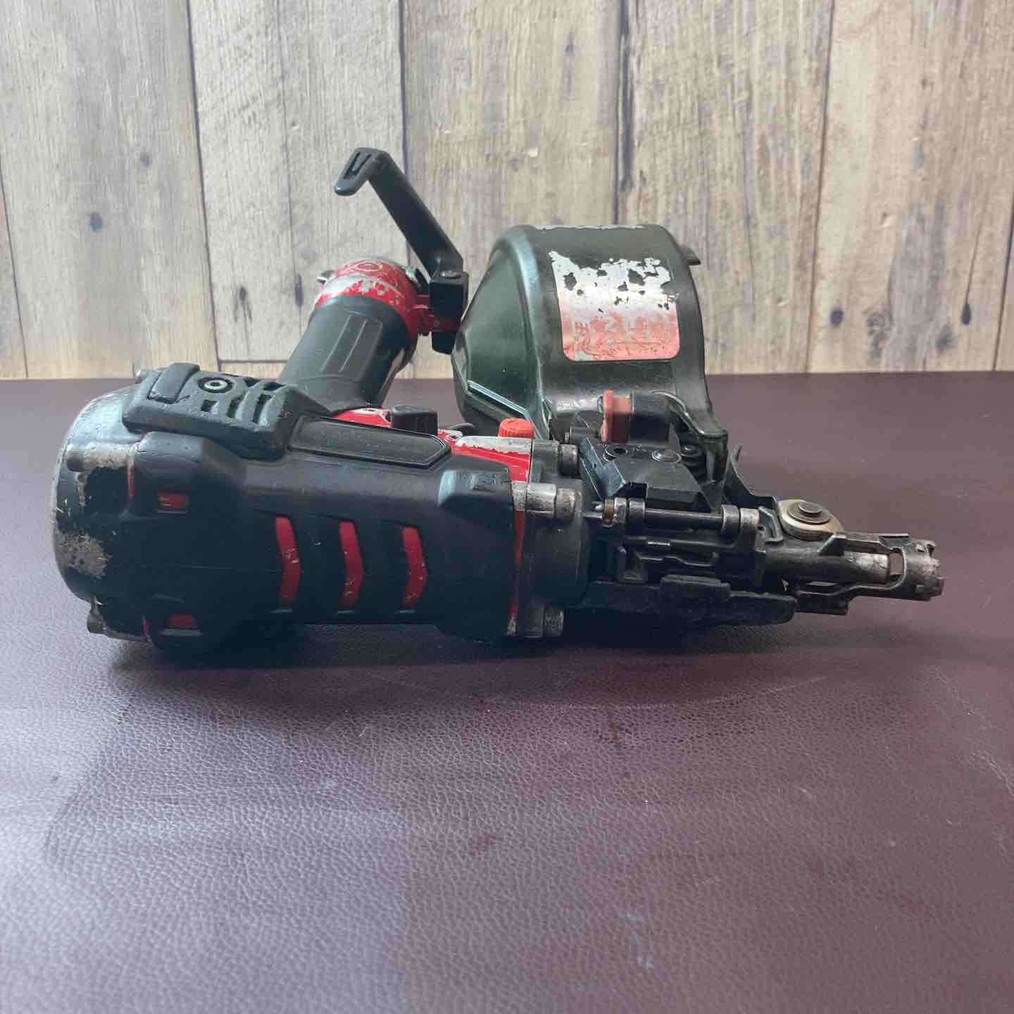 中古品】 ☆マキタ(makita) 50mm 高圧エア釘打ち機 AN533H 【東大和店 中古品】 ☆マキタ(makita) 50mm 高圧エア釘打ち機 AN533H 【東大和店