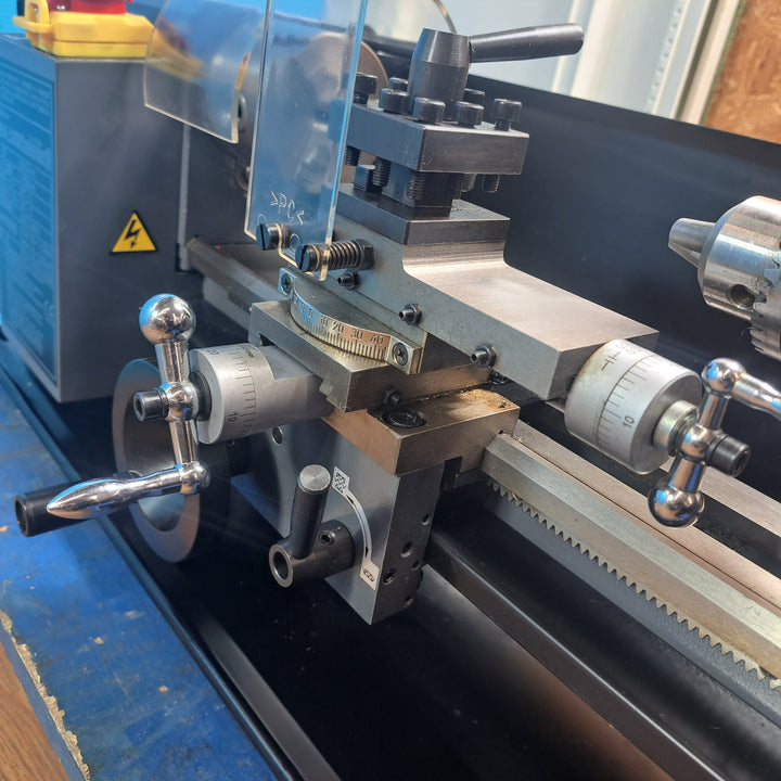 【店頭受取り限定】東洋アソシエイツ ミスターマイスター(Mr.Meister) 卓上ミニ旋盤 compact9 超硬バイト4本セット付【岩槻店】