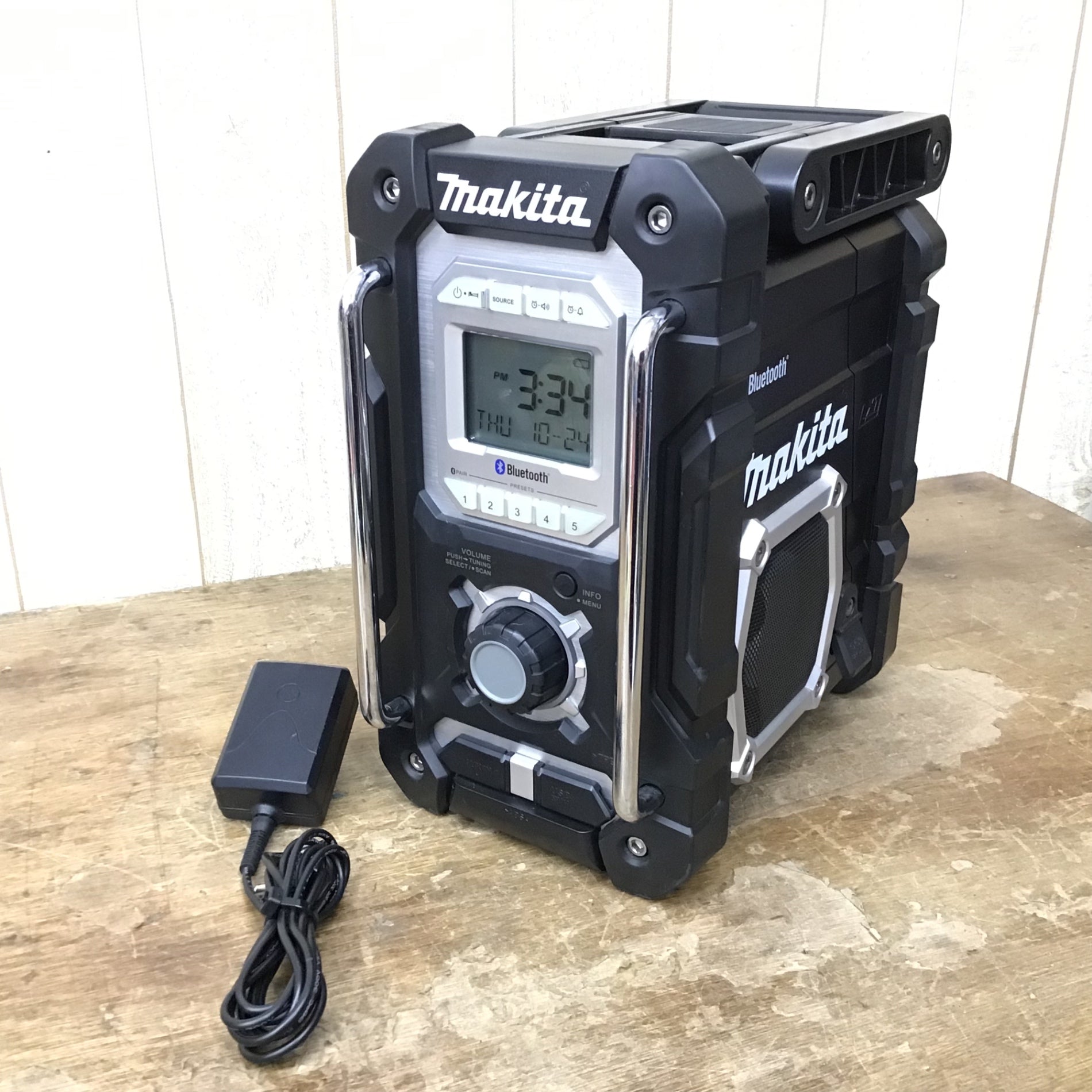☆マキタ(makita) コードレスラジオ MR106B