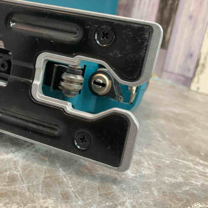 ★マキタ(makita) コードレスジグソー JV184DZK【八潮店】