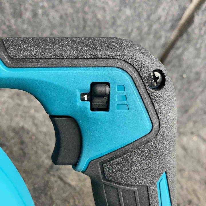 【中古美品】 マキタ/makita コードレスブロワ UB002GZ 【鴻巣店】