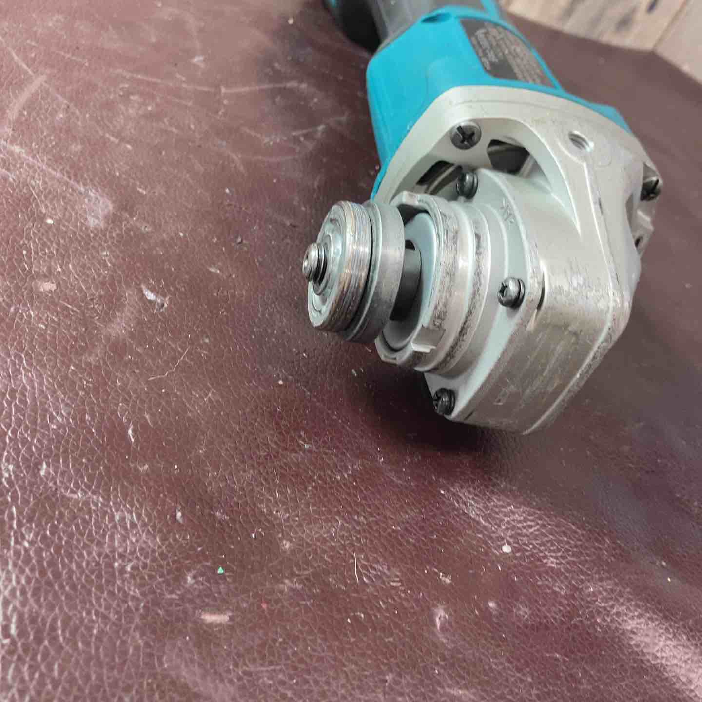中古品】マキタ(makita) 100mmコードレスディスクグラインダ GA404DZN
