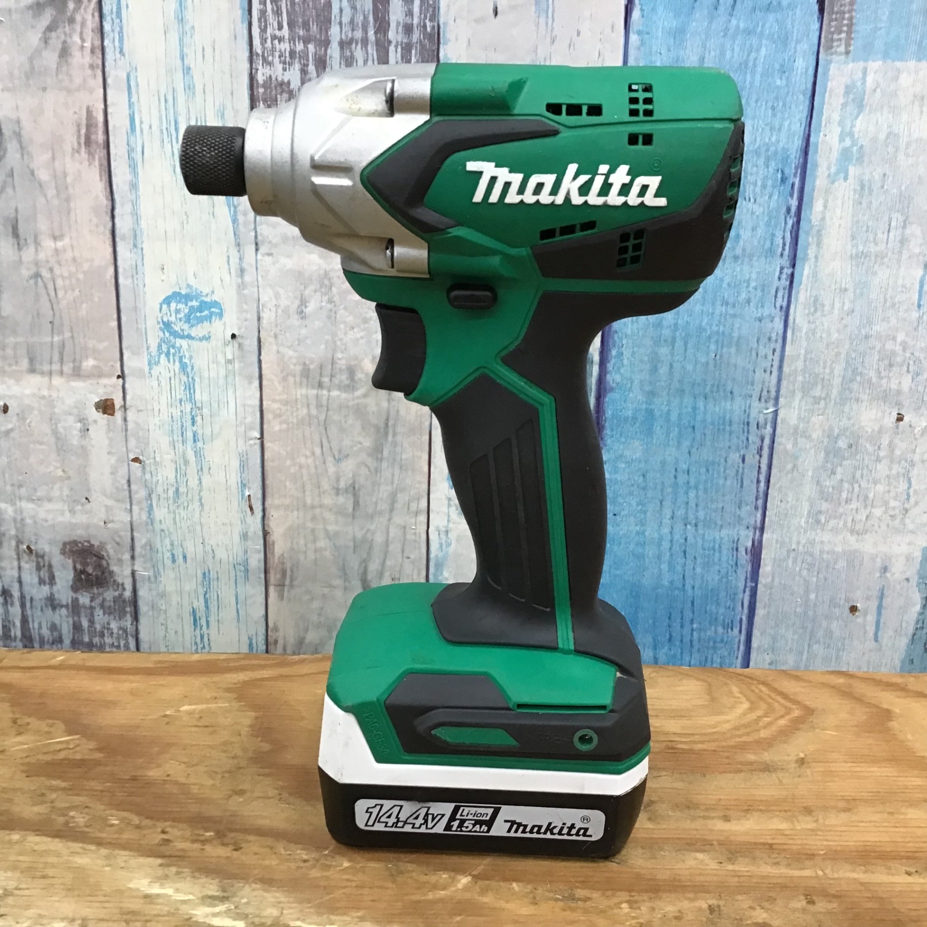 〇マキタ(makita) 14.4Vコードレスインパクトドライバ M697DSX DIYモデル 【柏店】