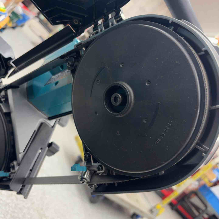 ★【スタンド付き】 マキタ(makita) コードレスバンドソー PB001GZ【八潮店】
