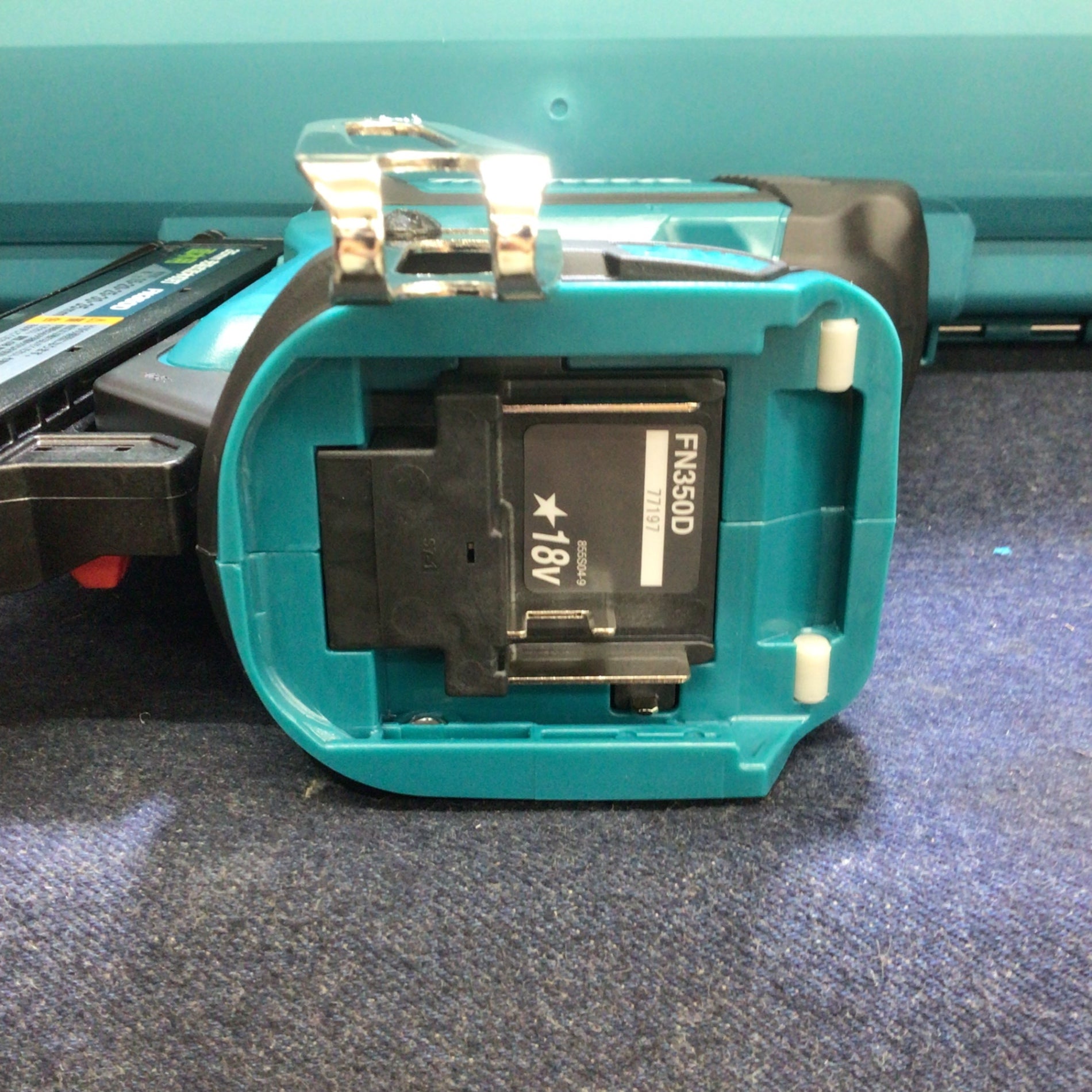 ☆マキタ(makita) コードレスフィニッシュネイラ FN350DZK【八潮店