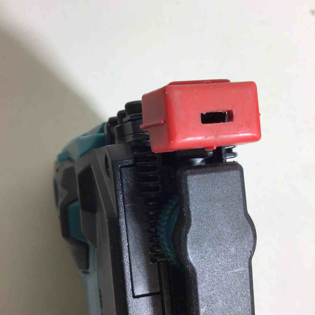 ★マキタ(makita) コードレスタッカー ST001GZK【戸田店】