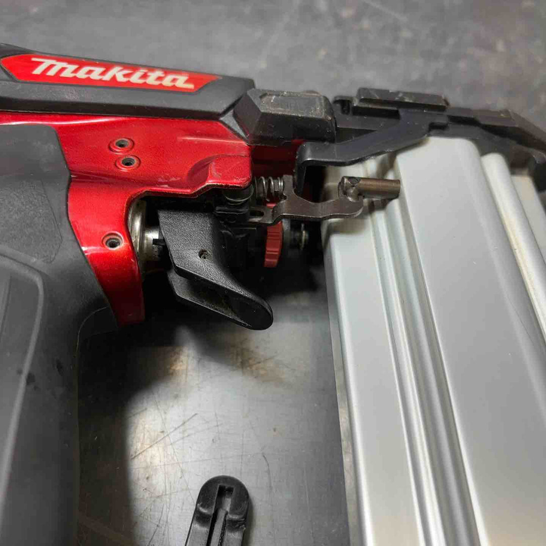 【中古品】マキタ(makita) 高圧フィニッシュネイラ AF552H【所沢店】