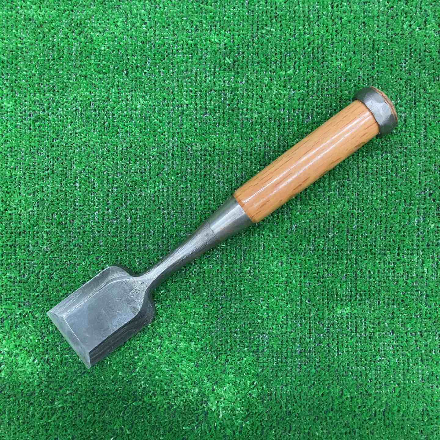 宝龍神 追い入れ鑿 寸六 木目仕上？ 墨流し？ のみ ノミ 和工具【桶川店】 宝龍神 追い入れ鑿 寸六 木目仕上？ 墨流し？ のみ ノミ 和工具【桶川