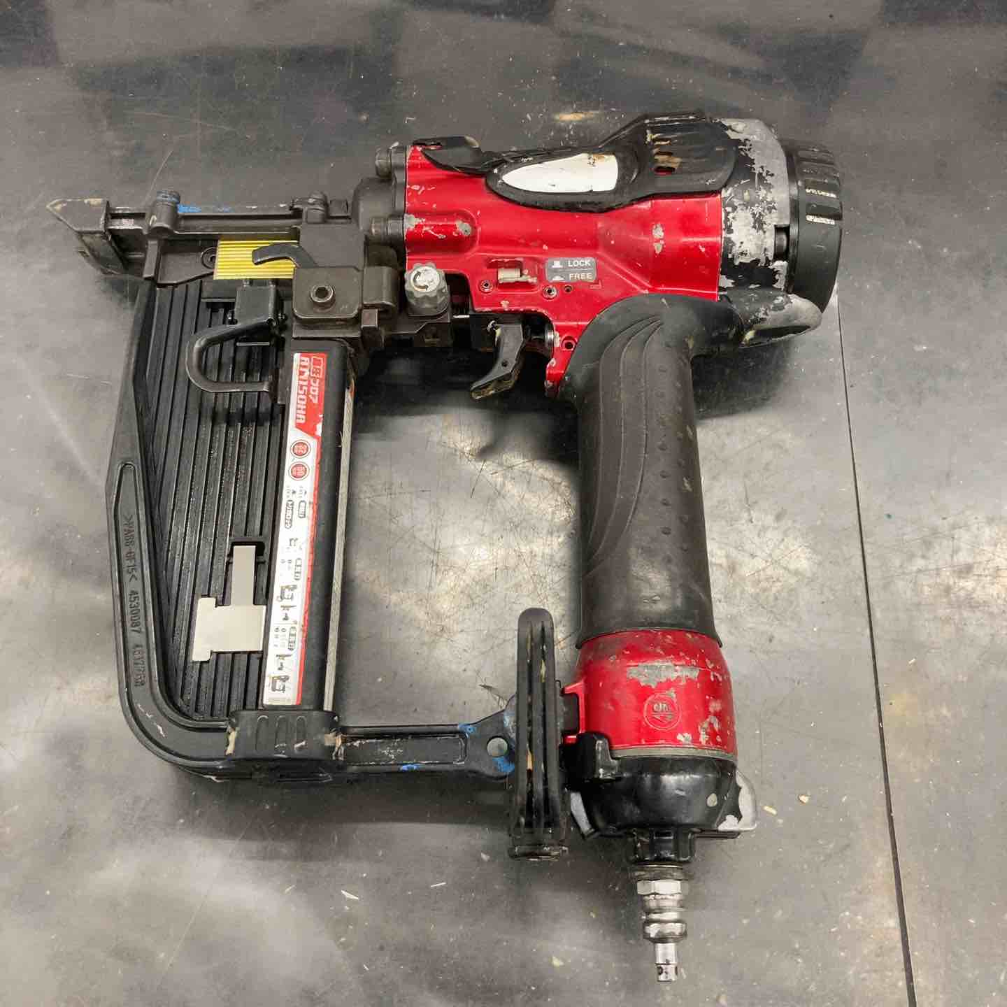 【中古品】マキタ(makita) 高圧フロアタッカ AT1150HA【所沢店】 中古品】マキタ(makita) 高圧フロアタッカ AT1150HA【所沢店