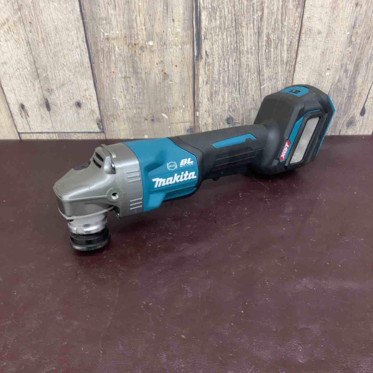 マキタ 9047L ディスクグラインダ 180mm コード式【市川行徳店】【店頭取引限定】【中古】管理番号：ITK241JYMBWY 〇マキタ(makita) 180mmディスクグラインダー 9047L【草加店