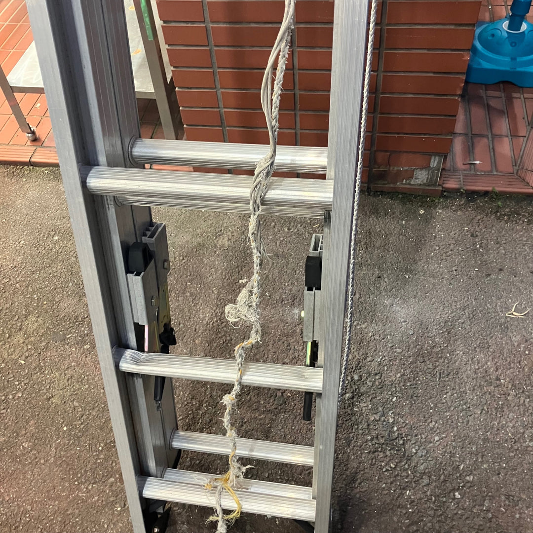 【店頭受取り限定】アルインコ 3連はしご CX3-73G ヒモほつれ有り 一部凹み有り【越谷店】