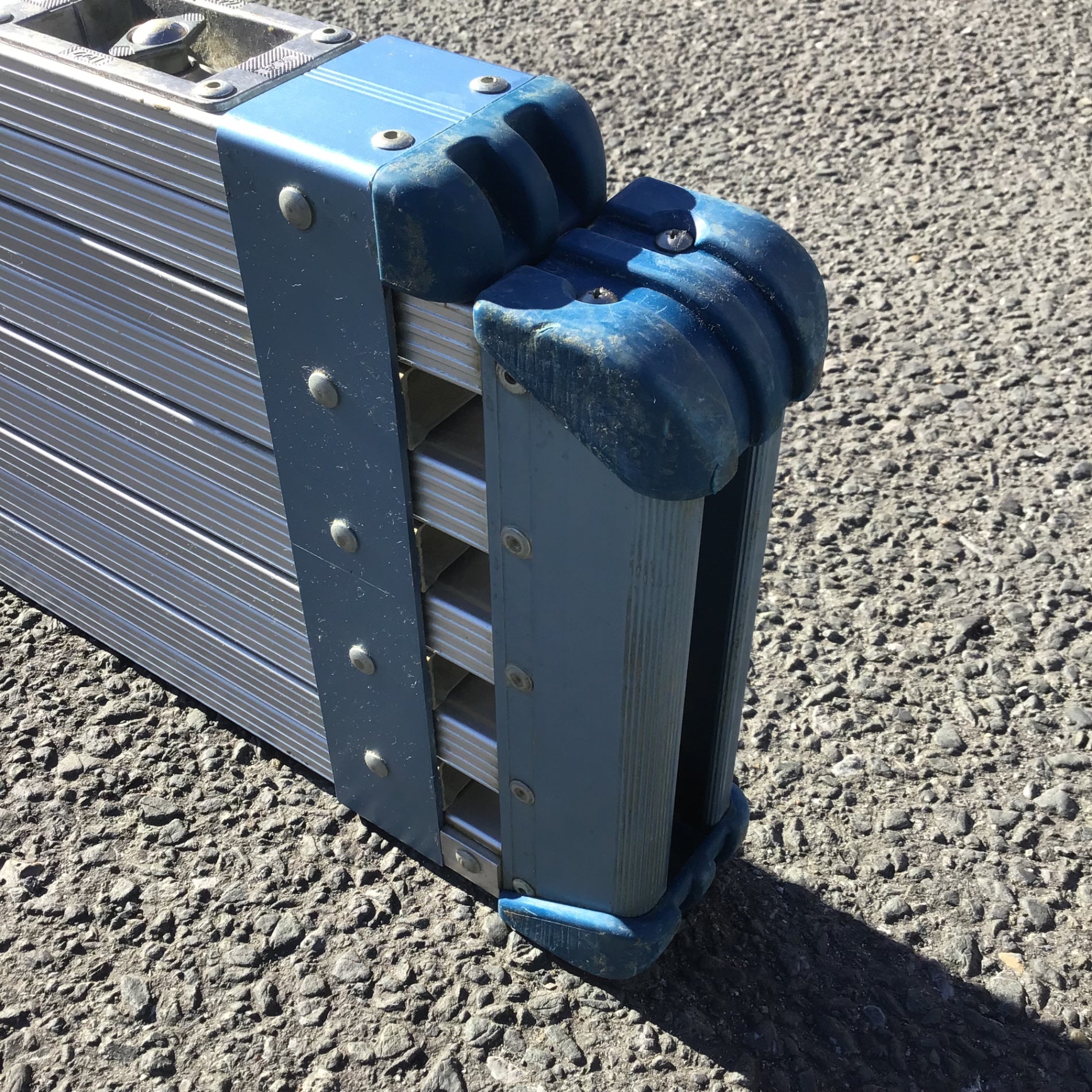 現状品 / 店頭受取り限定】 ピカ/Pica 両面使用型伸縮足場板 STKD