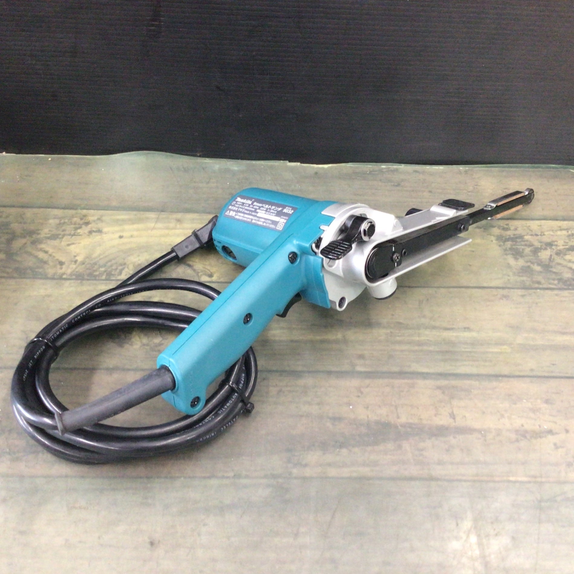 マキタ(Makita) ベルトサンダ 9mm 9032 中古品0922☆マキタ(makita) ベルトサンダ 9mm 9032