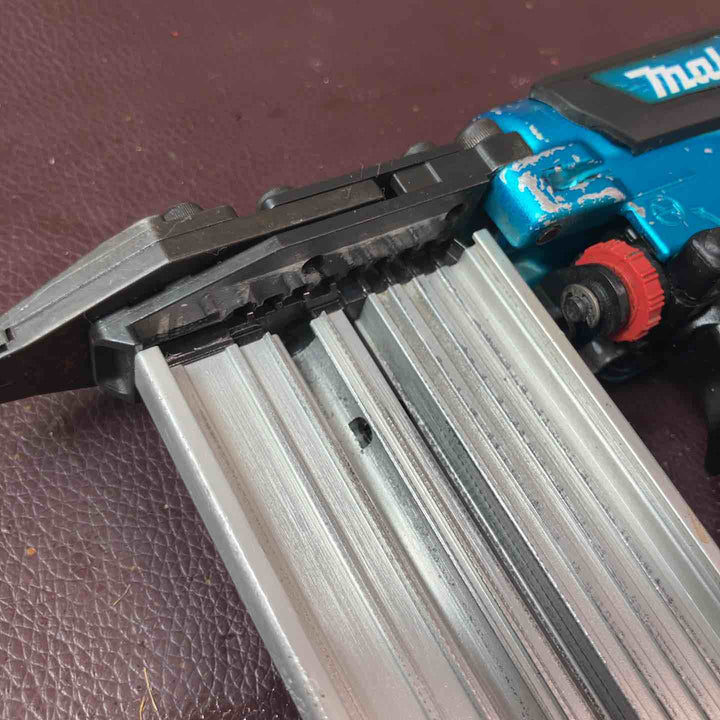 【中古品】 マキタ(makita) 高圧フィニッシュネイラ AF552HM 【東大和店】