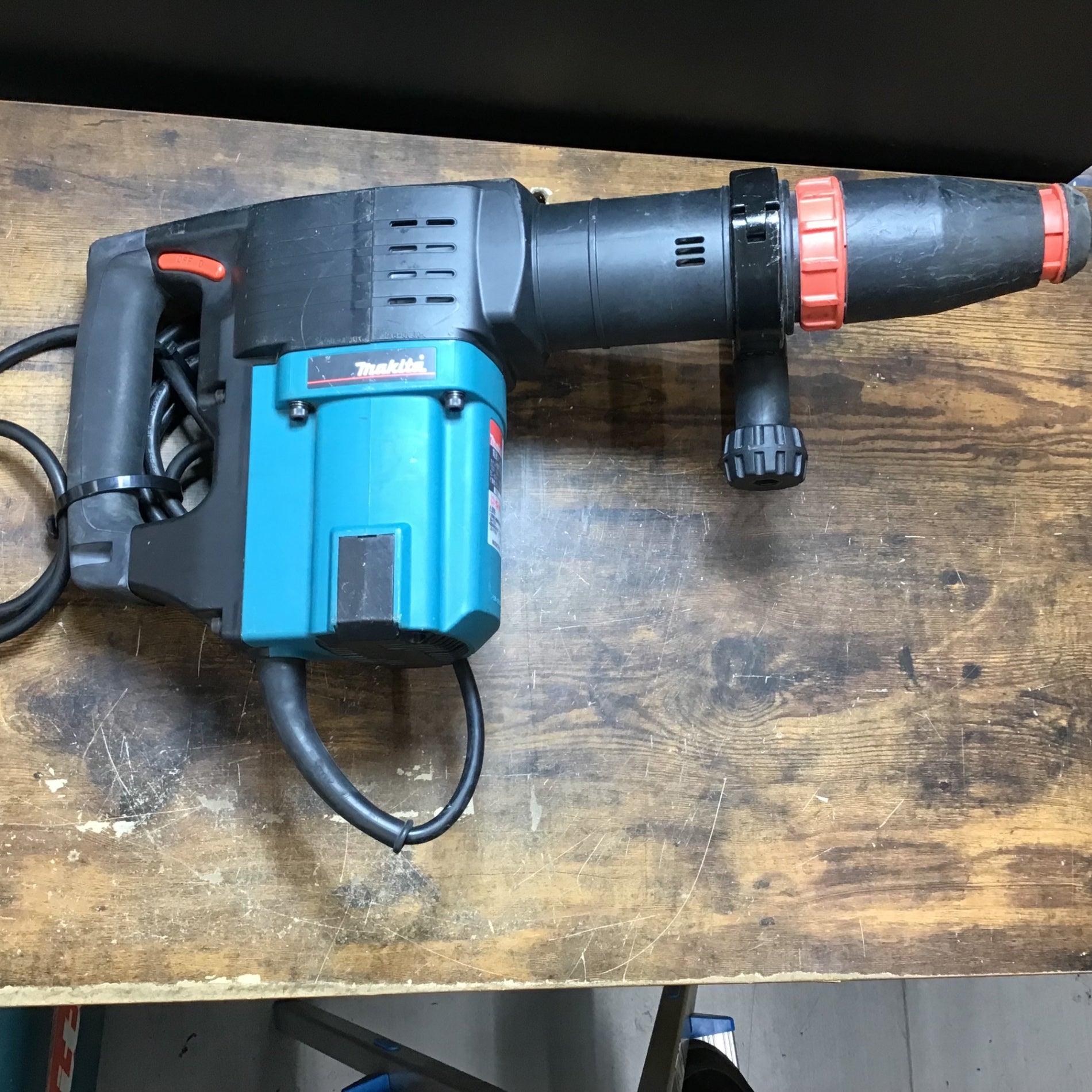 【中古品】マキタ　電動ハンマー　HM1202C【戸田店】