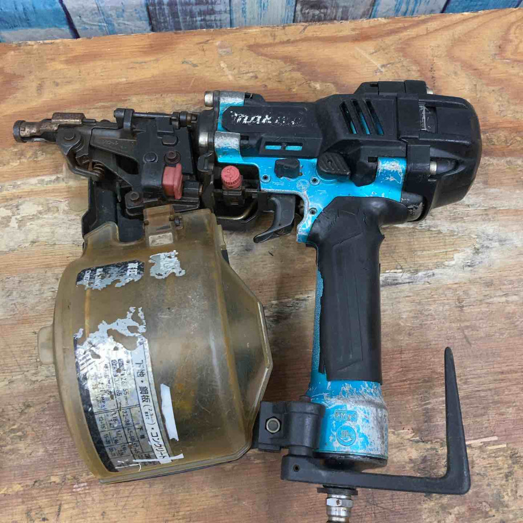 送料無料【中古品】マキタ(makita) 高圧エア釘打ち機 AN636H 65mm 本体