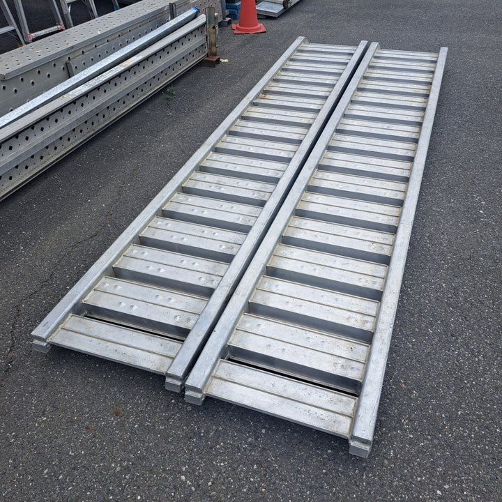 【店頭受取り限定】アルミブリッジ 3トン(3t)用 ツメ式 全長:3000×500×120㎜ 2本組 ラダー ※メーカー型式不明【岩槻店】